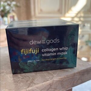 Fiji Fuji Collagen Whip Vitamin Mask - Black